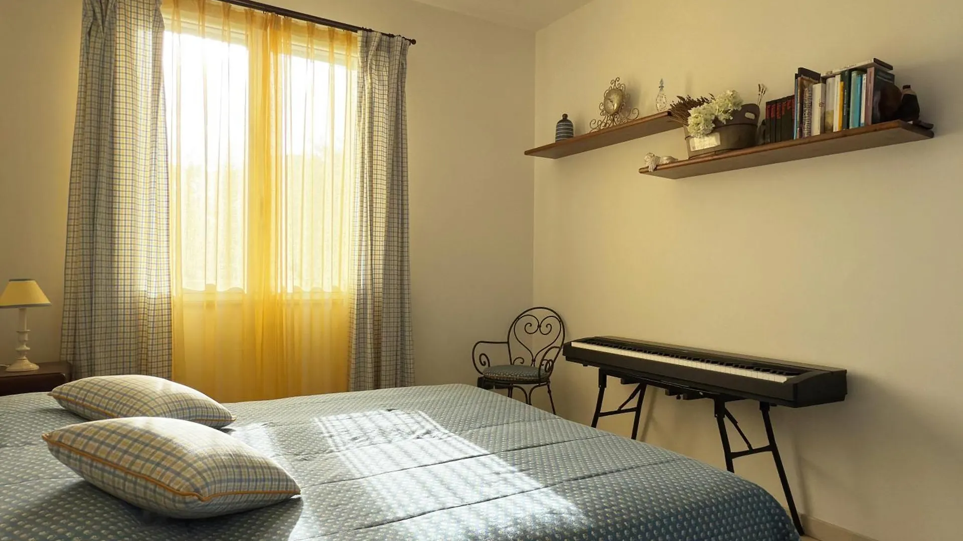 Apartamento 250 Mt Dal Mare - Relax E Posto Auto Pietra Ligure Italia